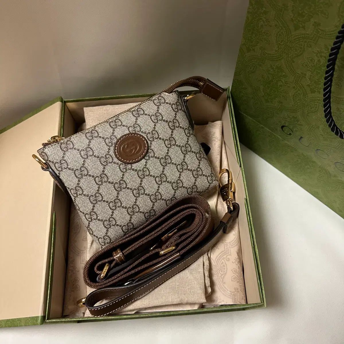 グッチ インターロッキング メッセンジャーバッグ