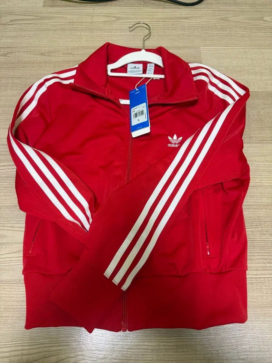 アディダス ウィメンズ トラックジャージ レッド