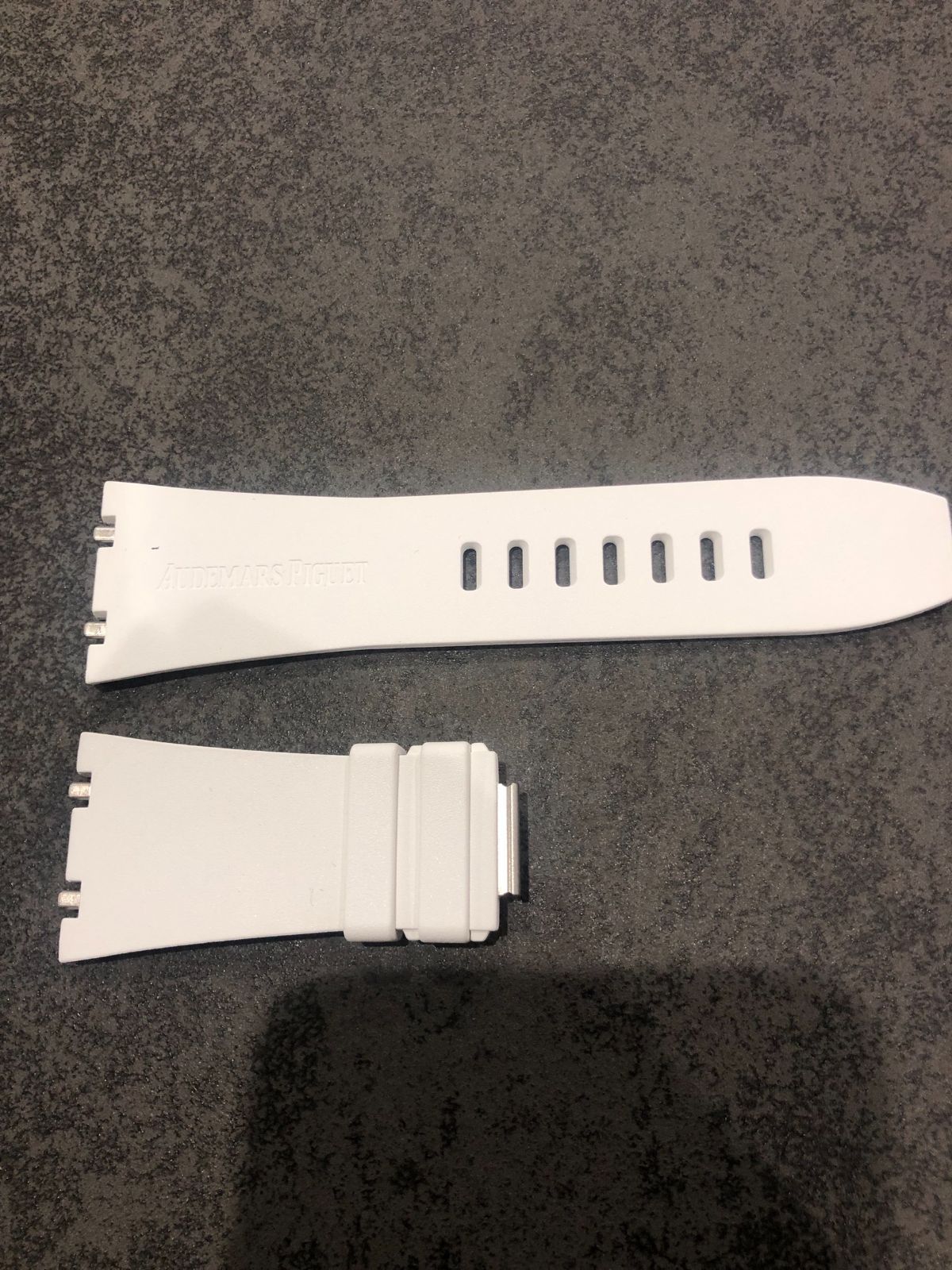 オーデマピゲ ロイヤルオークオフショア43 mm用 白ラバーベルト