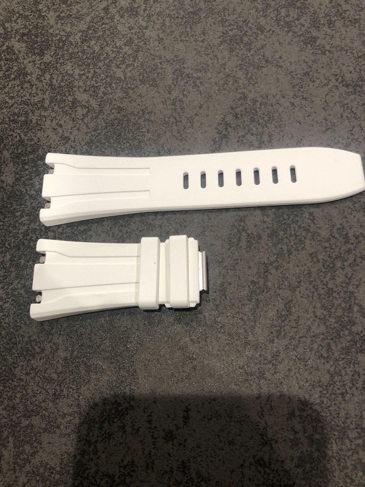 オーデマピゲ ロイヤルオークオフショア43 mm用 白ラバーベルト ♥