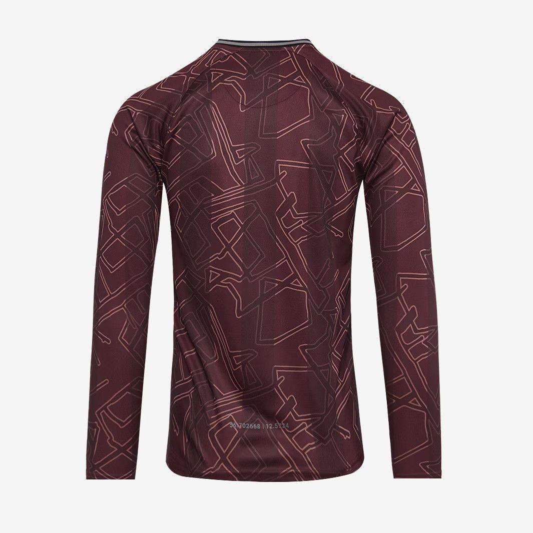 Hummel デンマーク代表 2025 x Halo コラボ 長袖 ユニフォーム 赤 レギュラーフィット