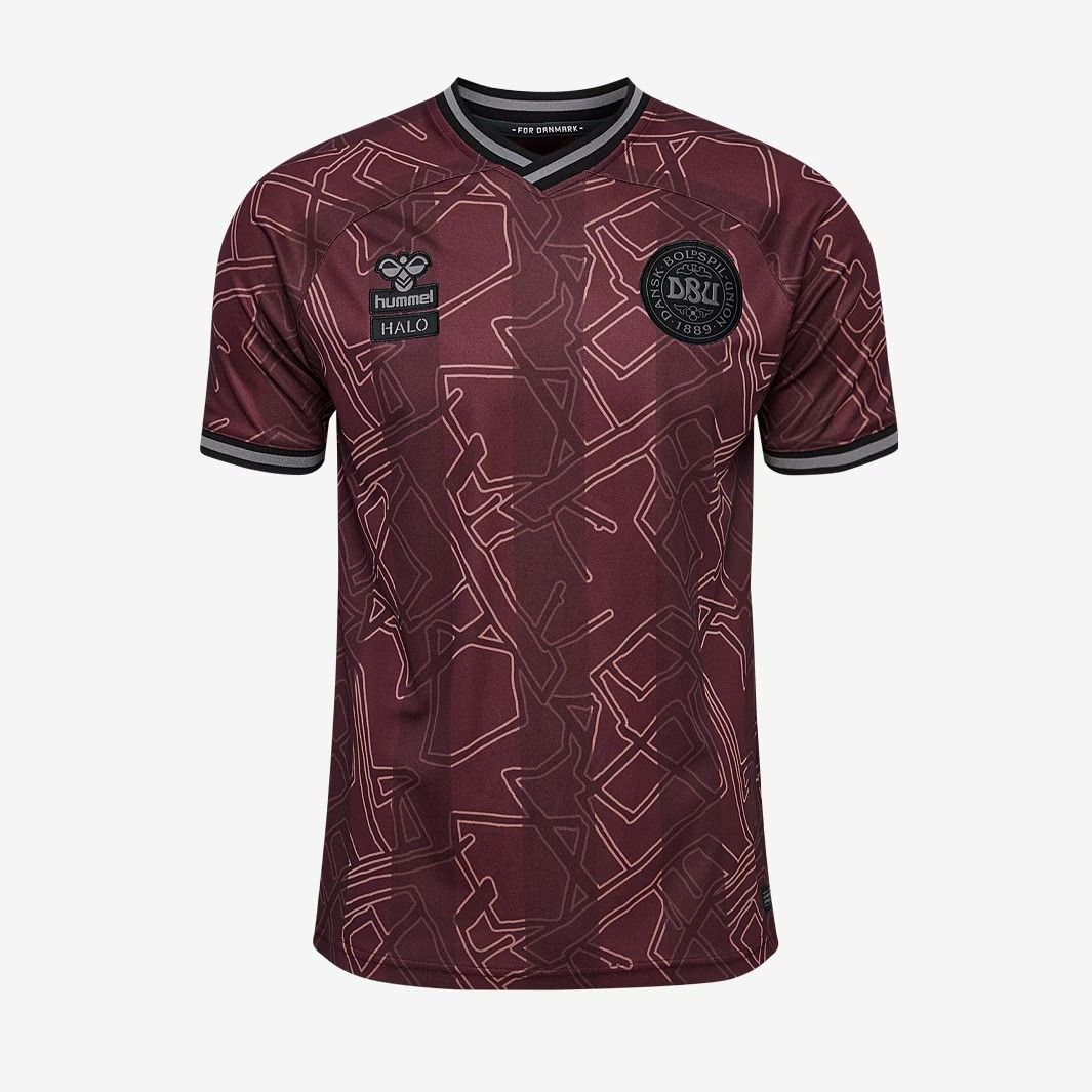 匿名配送 Hummel デンマーク代表 2025 x Halo コラボ 半袖 ユニフォーム 赤 レギュラーフィット