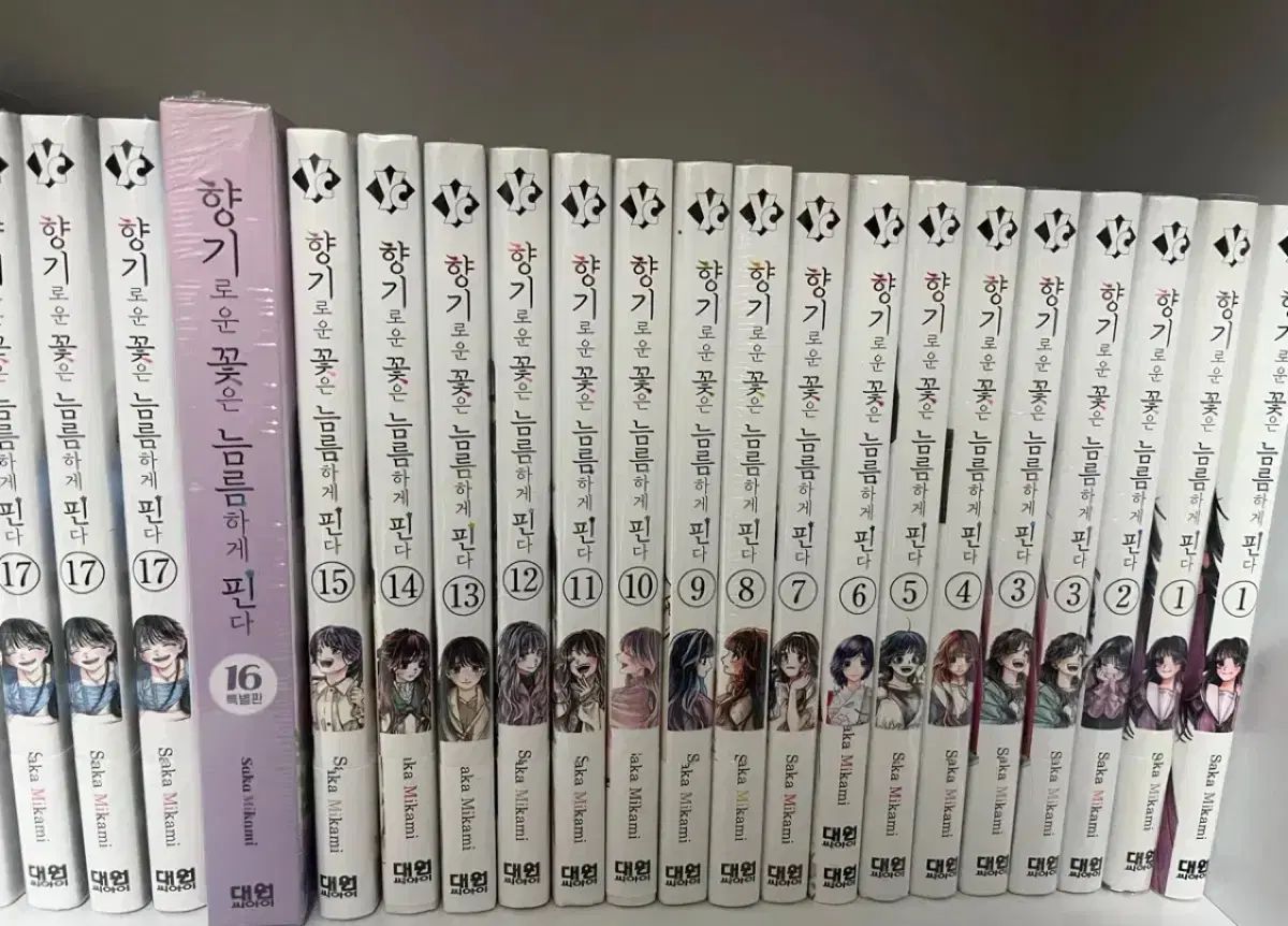 香ばしい 花は 凛々しく ピンだ 漫画 全巻 オール初版 ダブル特典 ポスター アクリル