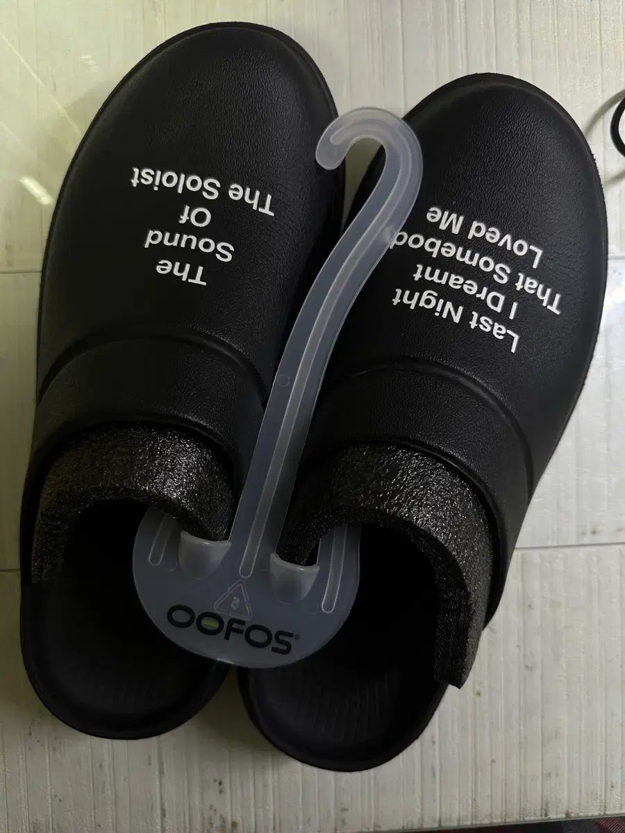 M 11|W 13 ウーフォス SOLOIST クロッグ ブラック