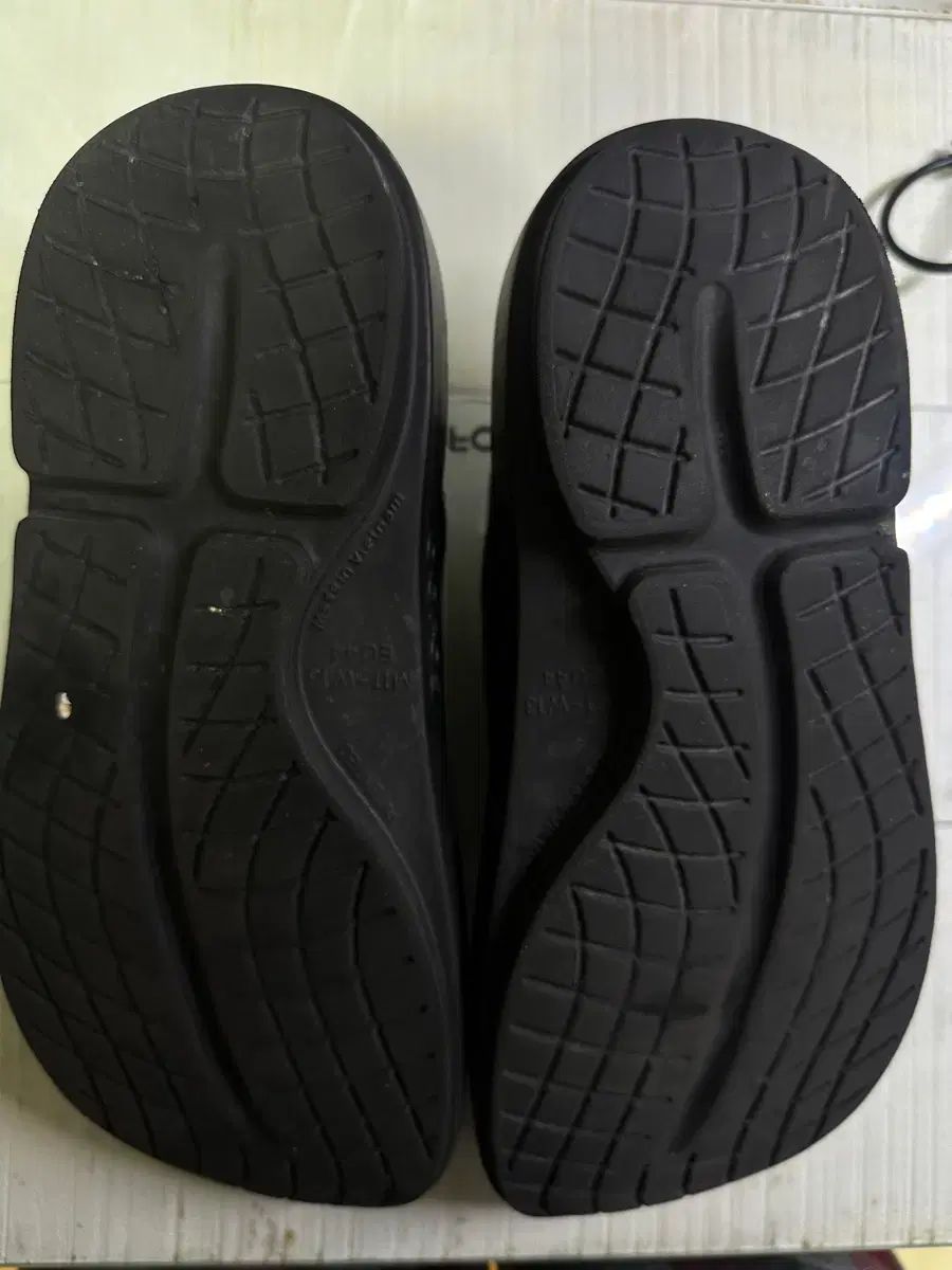 M 11 W 13 ウーフォス SOLOIST クロッグ ブラック