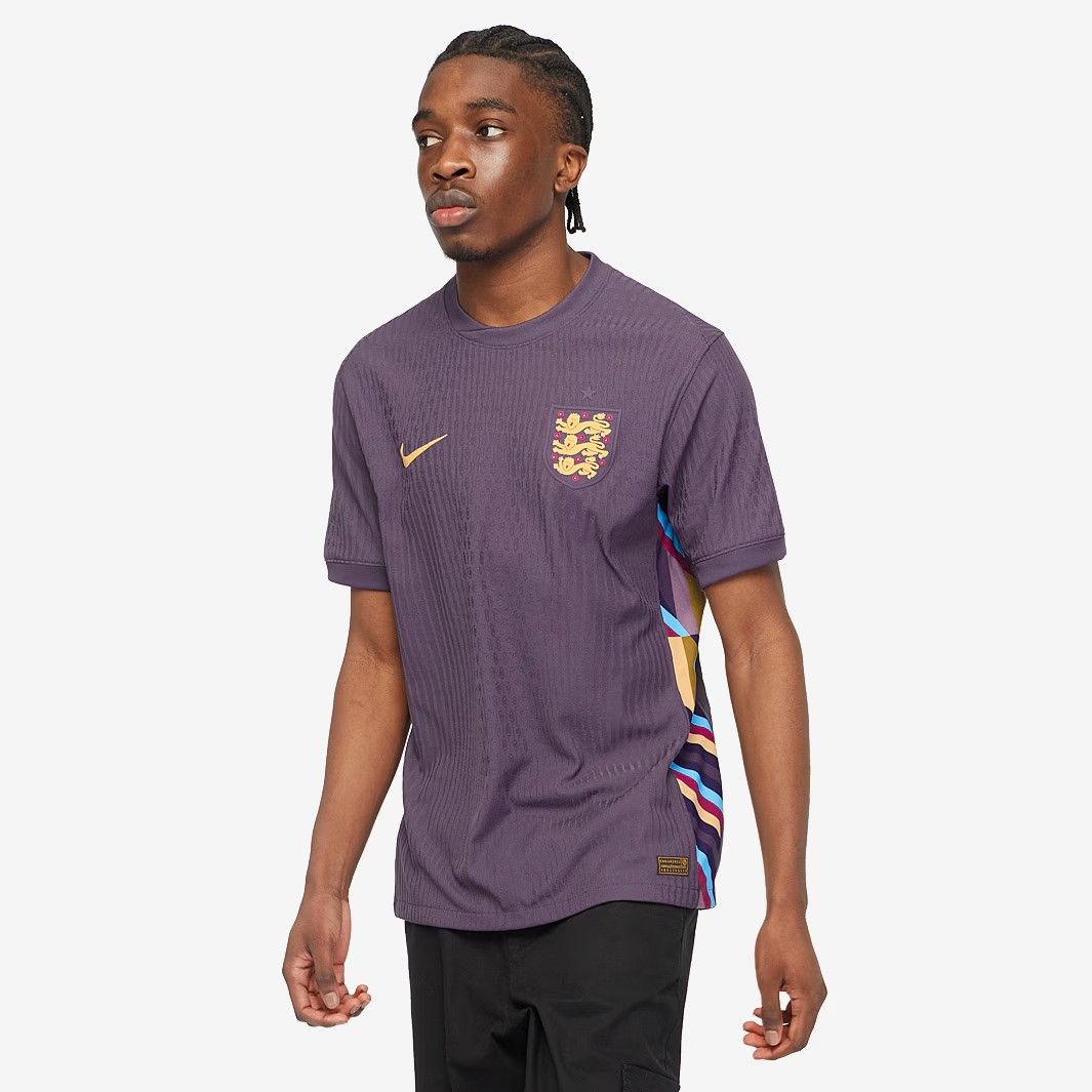 匿名配送 Nike イングランド代表 2025 オーセンティック アウェイ 半袖 ユニフォーム 紫 スリムフィット