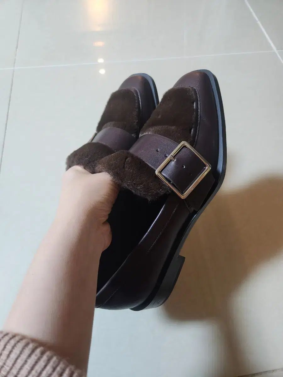 1回着用 CHARLES - KEITH チャールズアンドキース ブラウン ローファー 245