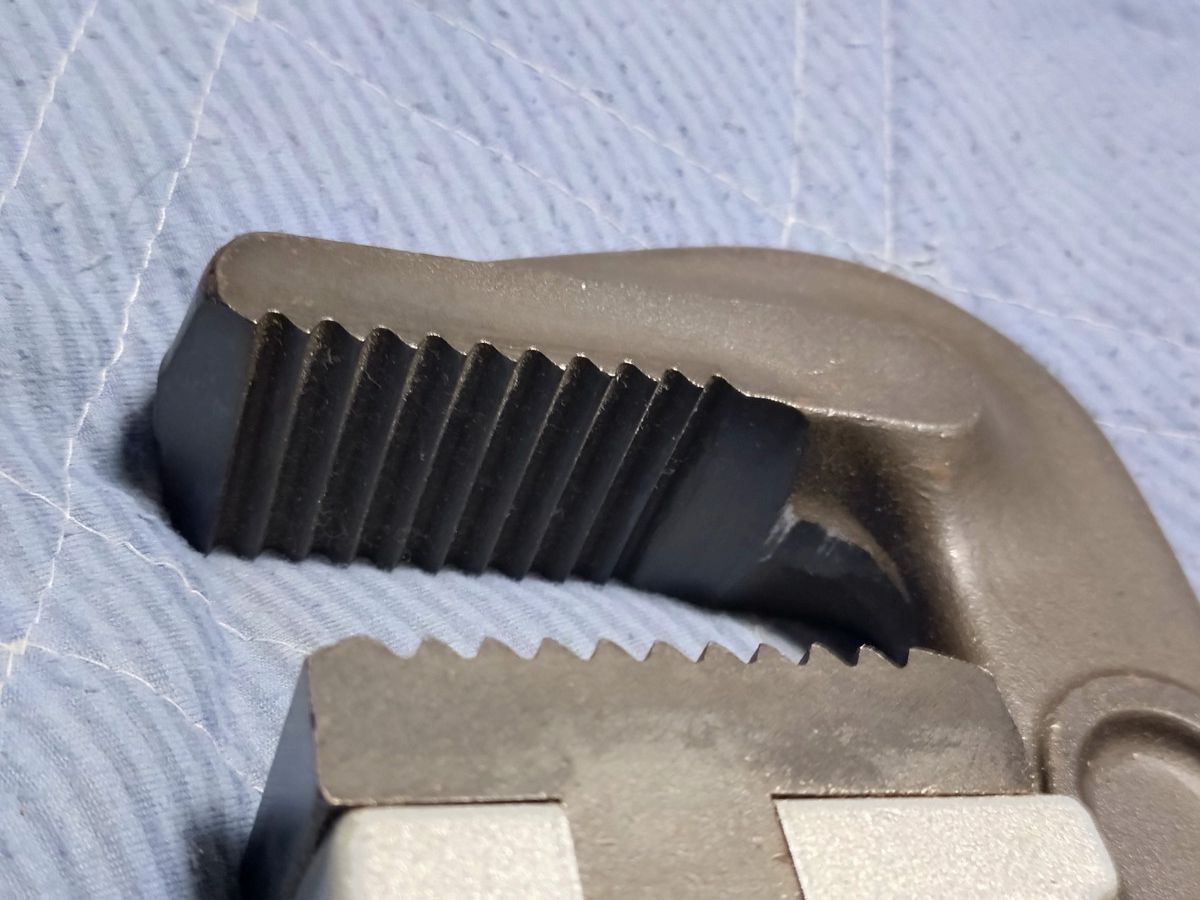 アルミパイプレンチ