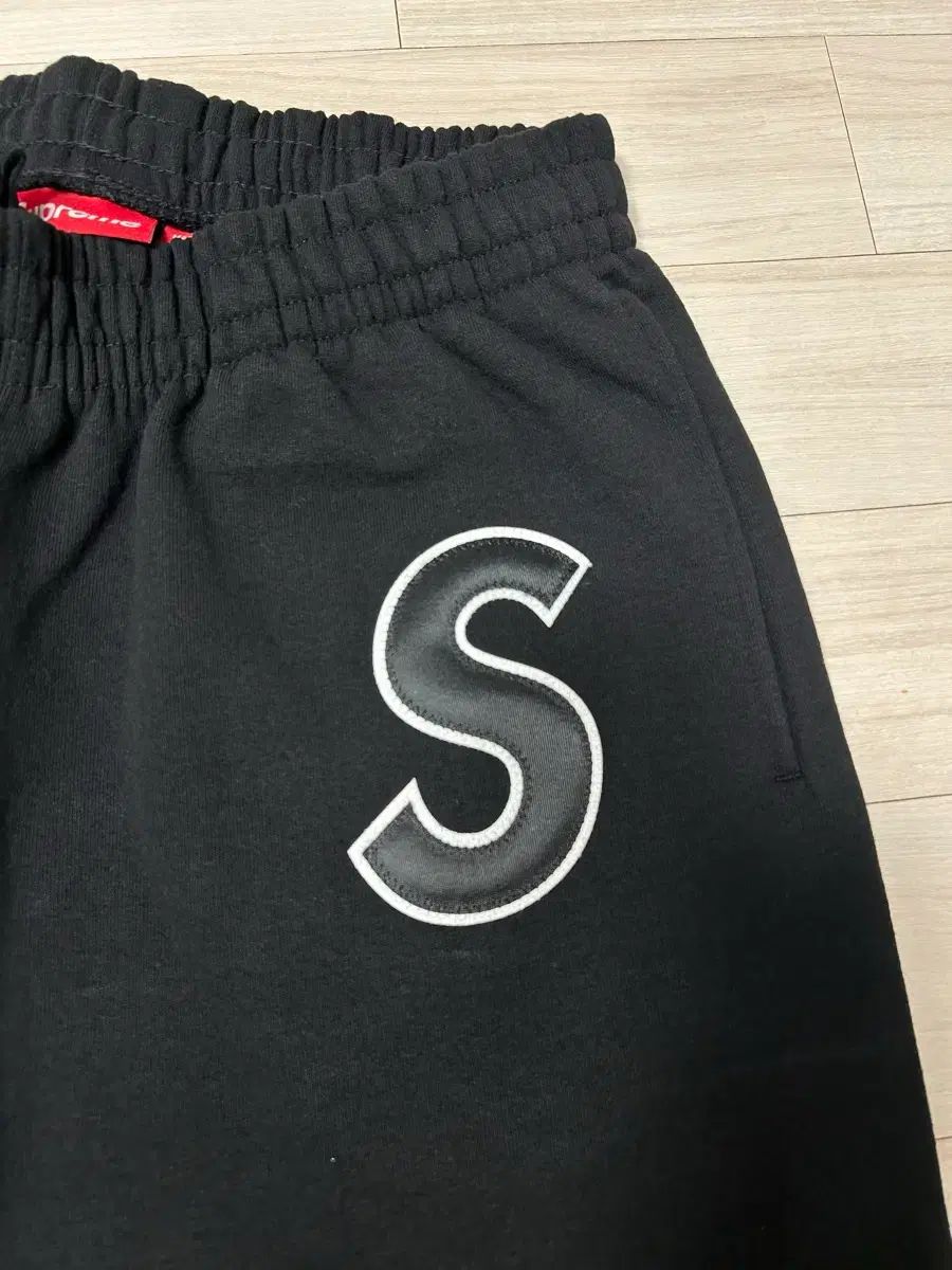 Supreme Sロゴ