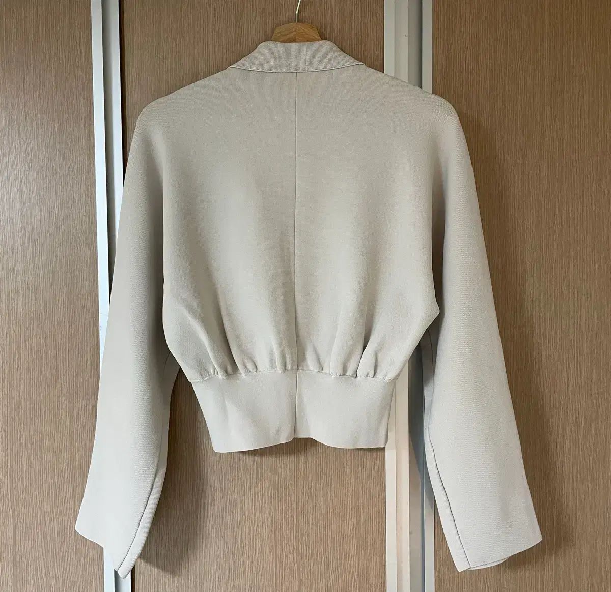 COS ベージュ クロップドジャケット S MINIMAL CROPPED JACKET ミニマルクロップドジャケット ライトベージュ