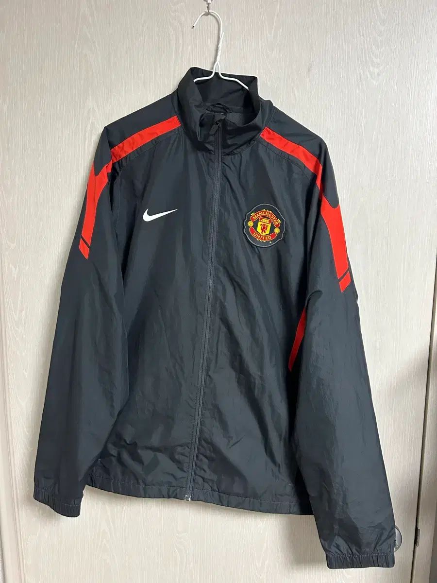 Nike Manchester United ウィンドブレーカー ナイキ マンチェスター・ユナイテッドFC ウィンドブレーカー M サイズ