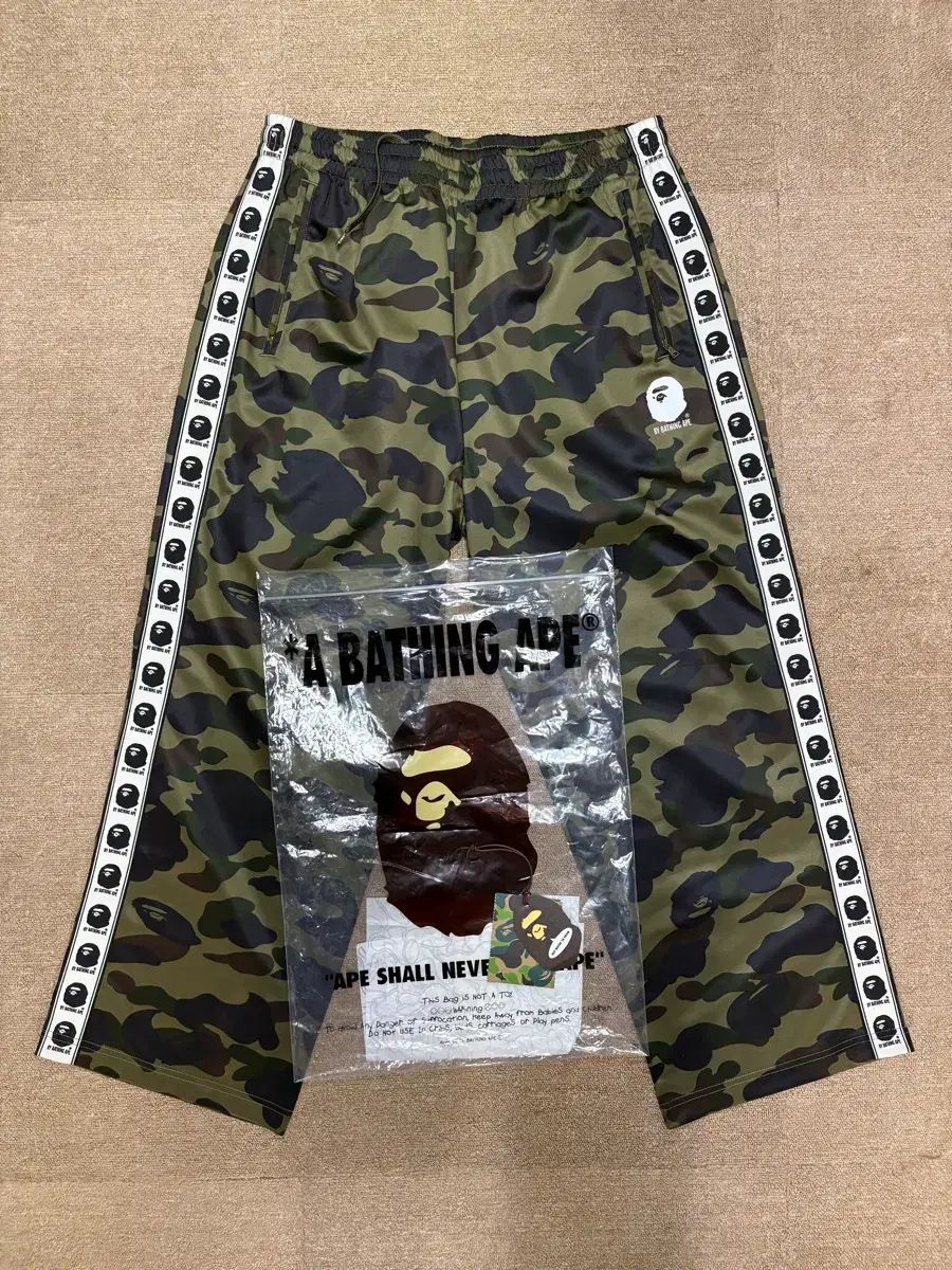 正規品) A BATHING APE アベイシングエイプ ルーズフィット 1st