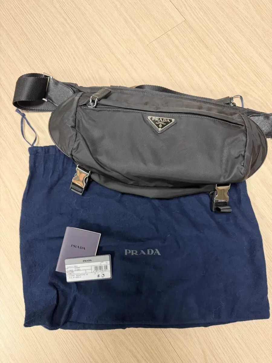 PRADA プラダ バイカーバッグ Mサイズ