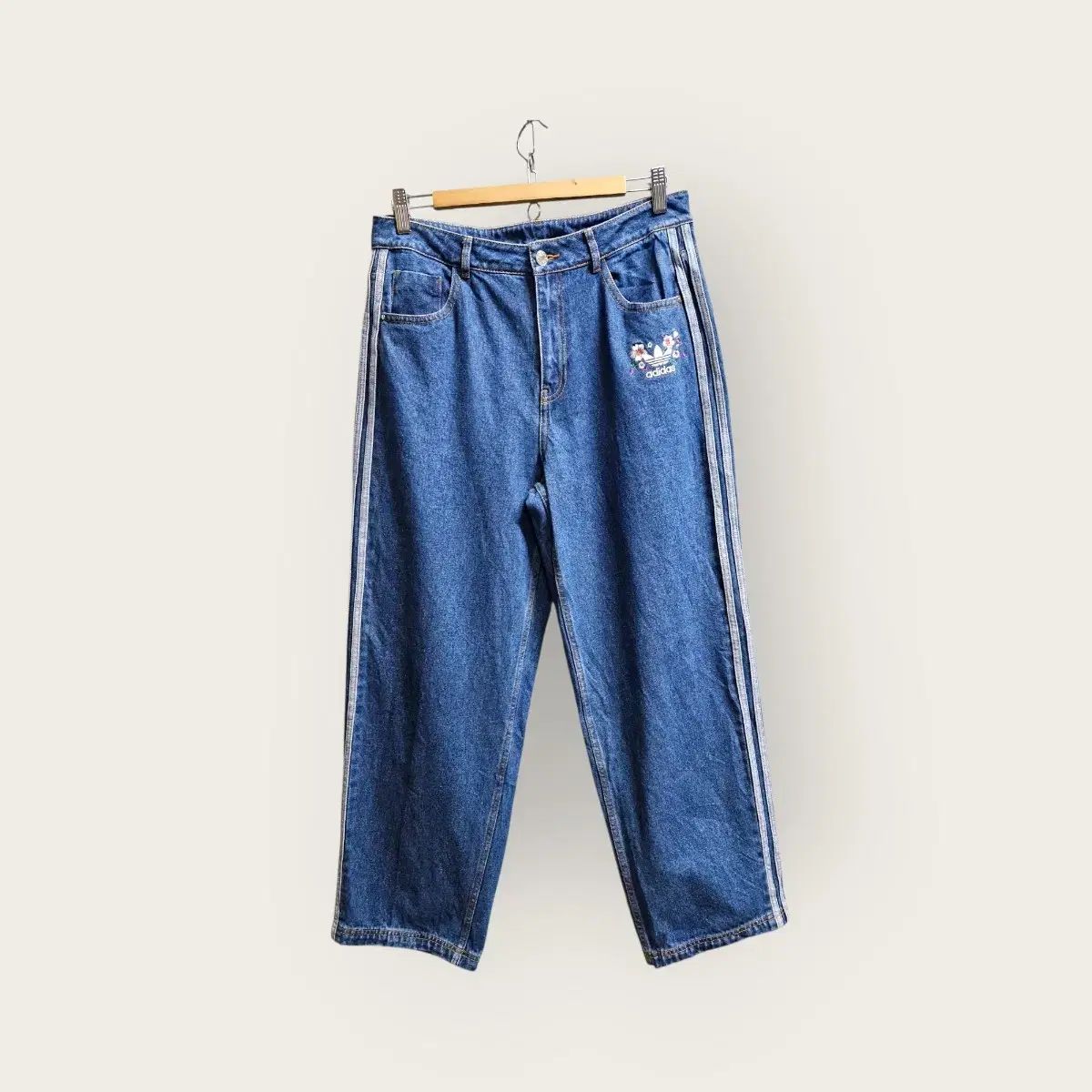 アディダス 3本線 デニム ワイド パンツ 30 - メルカリ