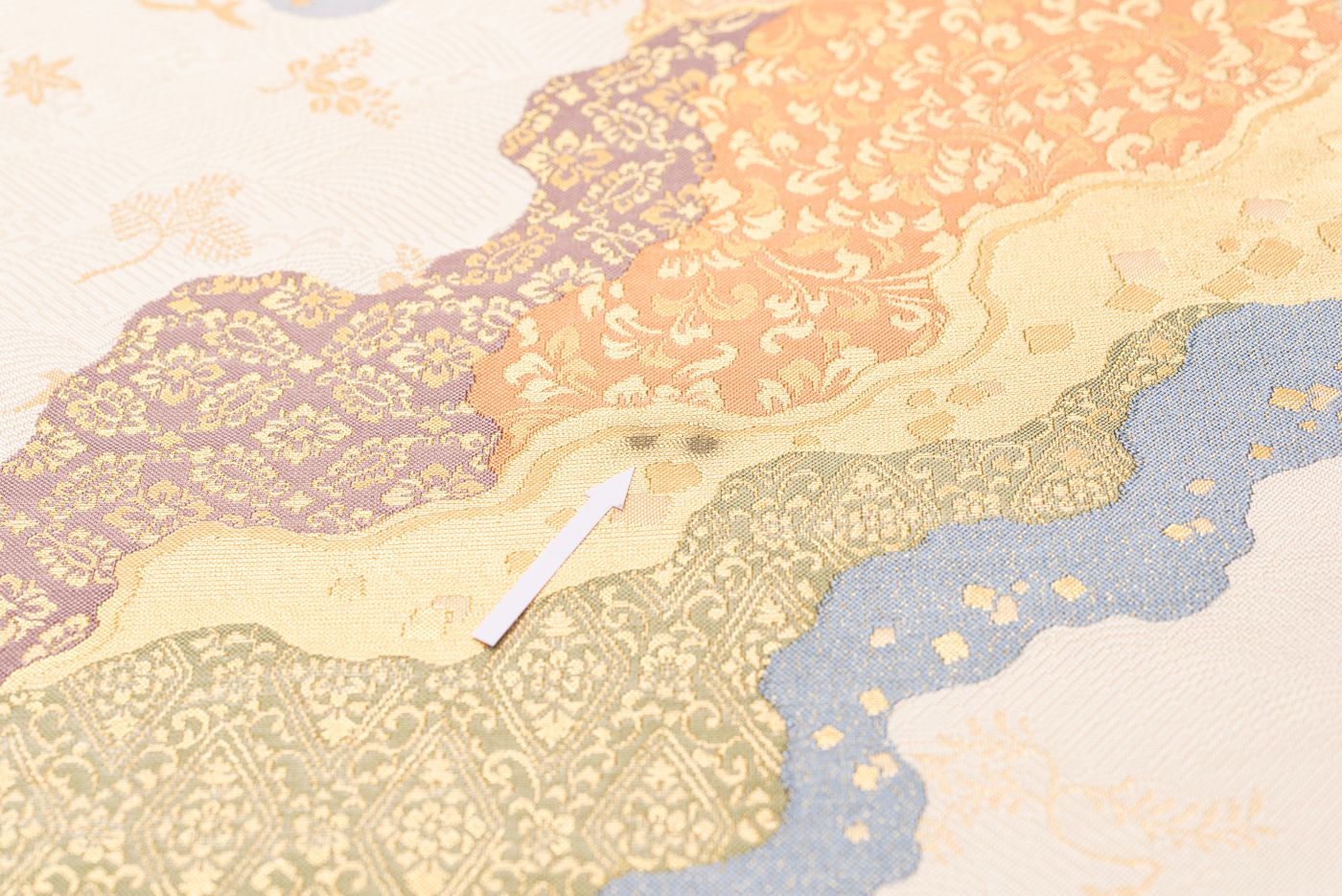 道長取りに花唐草や七宝など