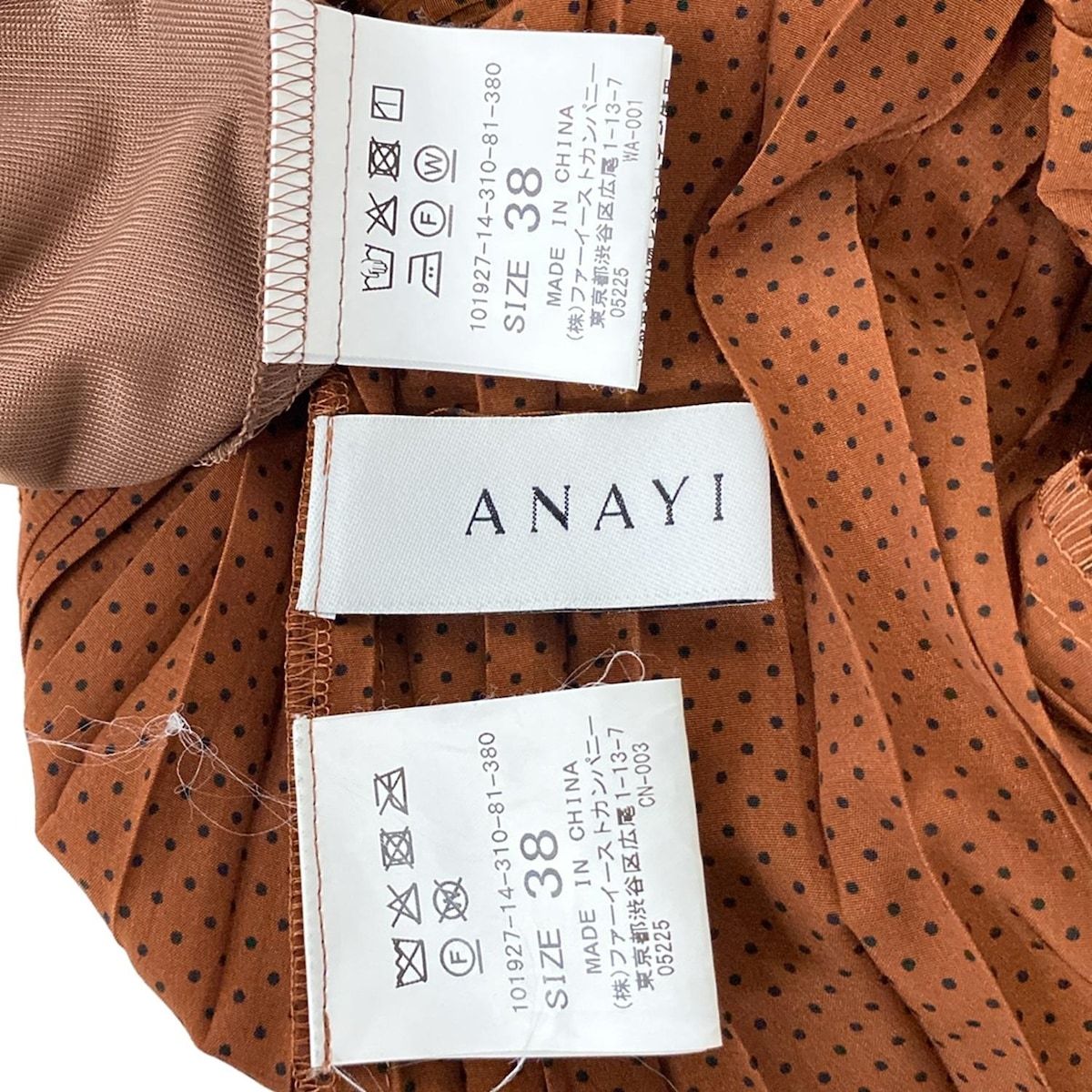 黒 クルーネック