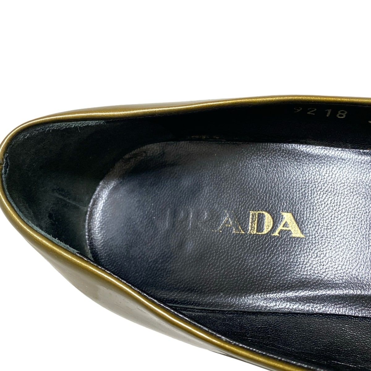 PRADA(プラダ) パンプス 37 1/2 レディース - 黒×カーキ レザー - メルカリ