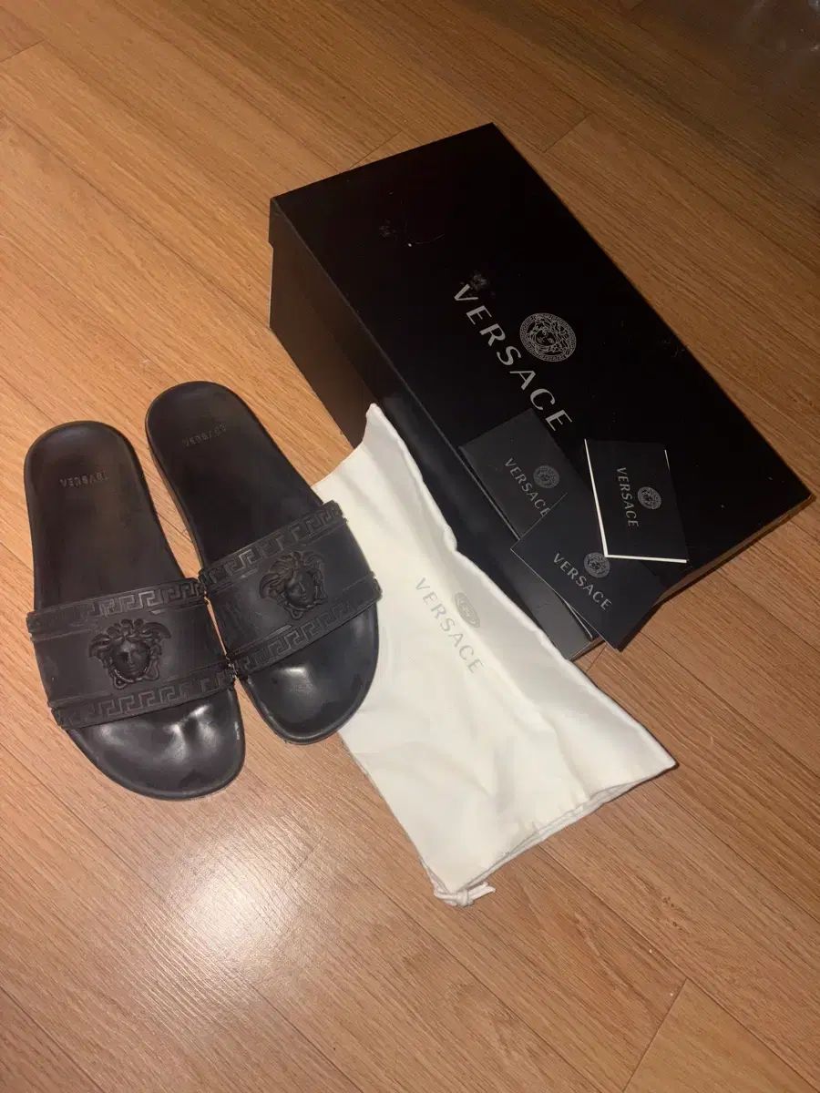 ヴェルサーチェ ブラック スリッパ フルセット