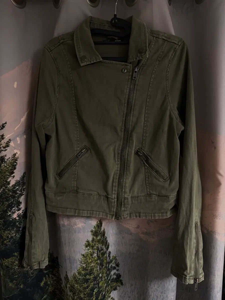 ファッションノバ カーキ色 クロップド 斜めボーダー ジッパー ジャケット