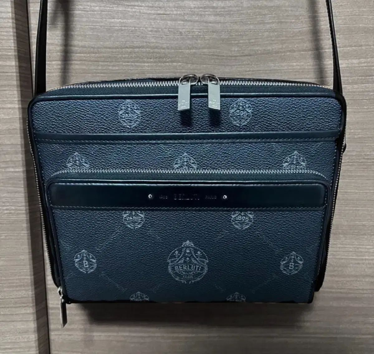ショルダー バッグ berluti バッグ Berluti 限定マルチカラー