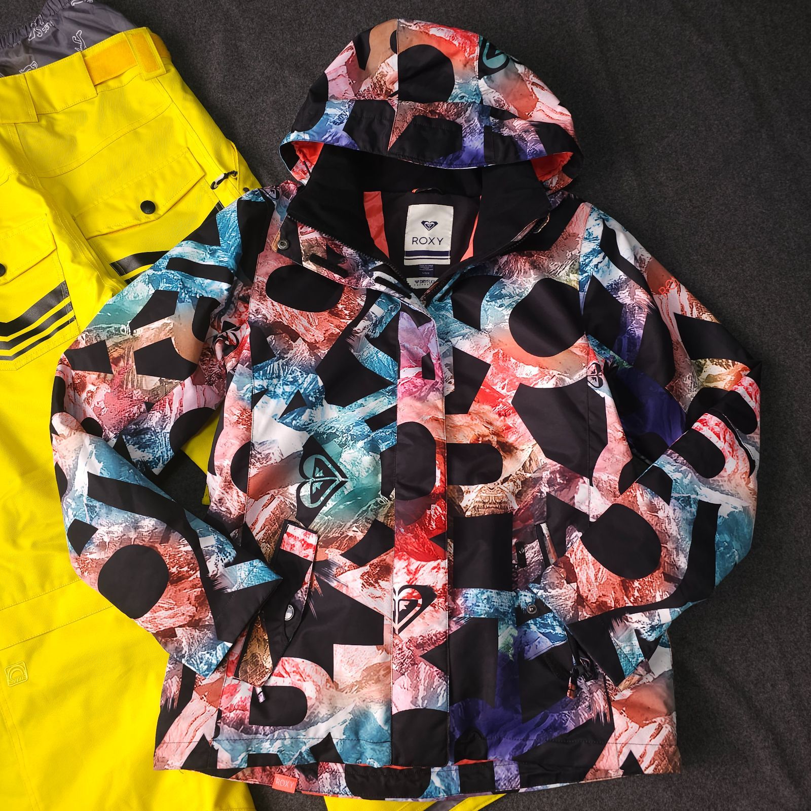 ROXY DRYFLIGHT 10K スノーボードジャケット 上下セット ROXY DRYFLIGHT 10K スノーボードウェア、パンツ セット - メルカリ