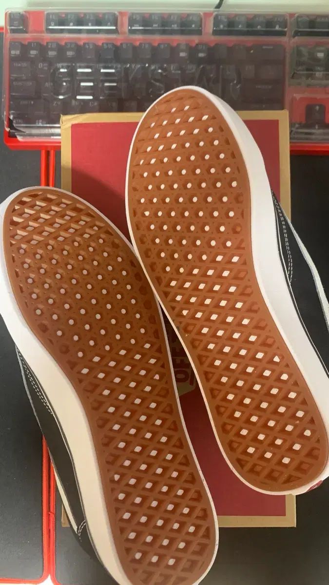 新商品 VANS スクール ブラック コンフィクッシュ