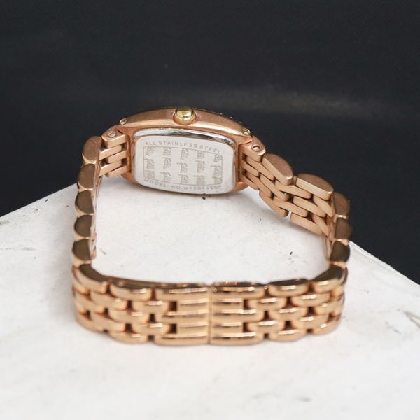 QZ 石付 フォリフォリ WF5R142BP シルバ―文字盤 レディース腕時計