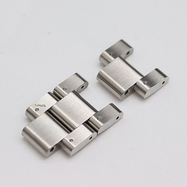 タグホイヤー　way211Ａ-Y 純正ベルト3コマ タグホイヤー アクアレーサー WAY211A-Y 純正ベルト 3コマ 17mm用