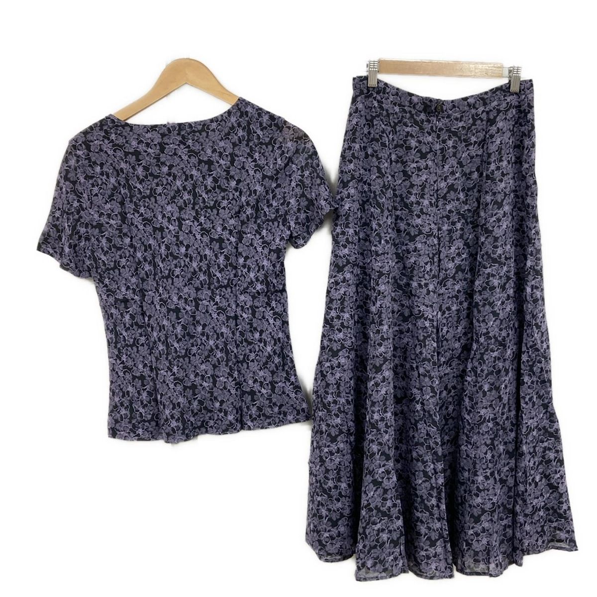 LAURAASHLEY ローラアシュレイ スカートセットアップ レディース - 黒×ライトパープル シルク 花柄