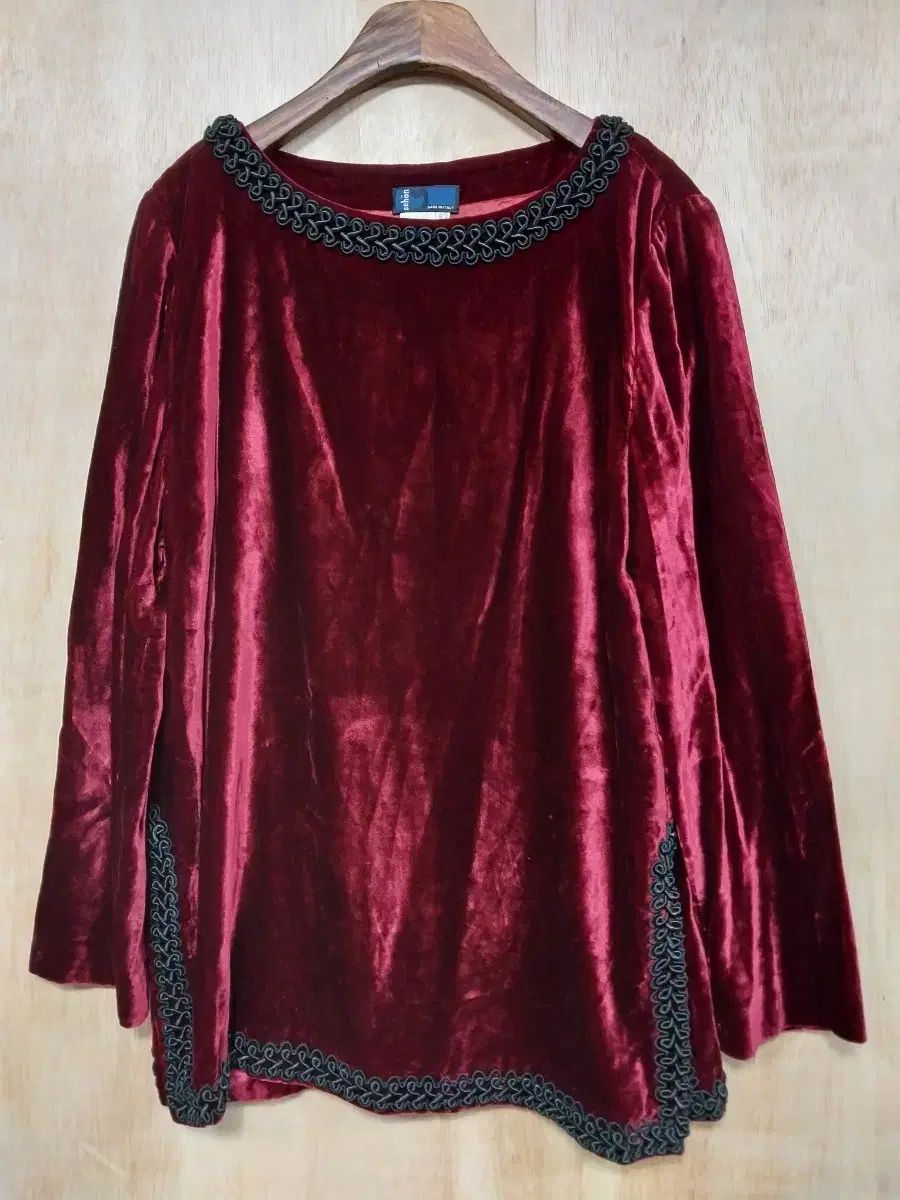 ミラショーン ツアーベルベット ブラウス