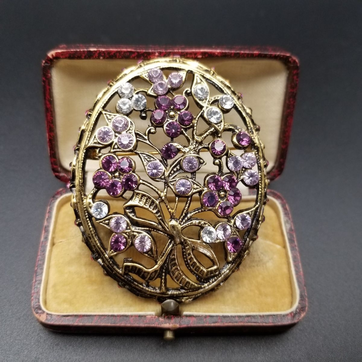 50 60 s フラワーフレーム オーバル ヴィンテージ ブローチ カットガラス 煌めき装飾 花束 フローラル 透かし 大ぶり エレガント Y 18 U