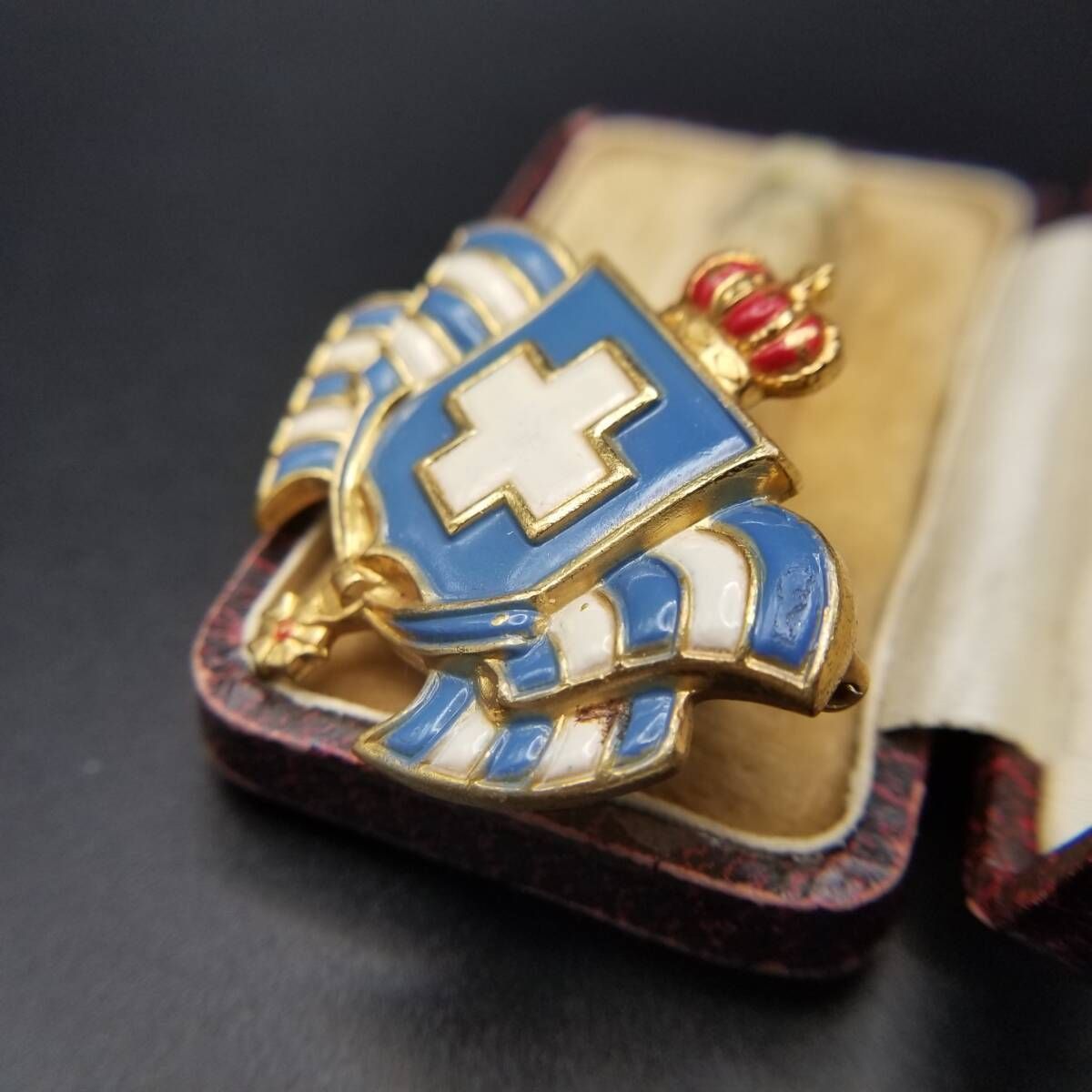 Accessocraft社製 WWII期 Greek War Relief ヴィンテージ ミリタリー ブローチ ギリシャ国旗 盾モチーフ 王冠 Y 18 U