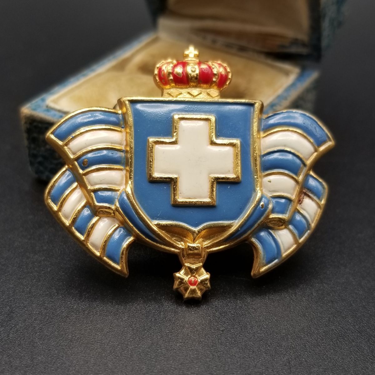 Accessocraft社製 WWII期 Greek War Relief ヴィンテージ ミリタリー ブローチ ギリシャ国旗 盾モチーフ 王冠 Y 18-U