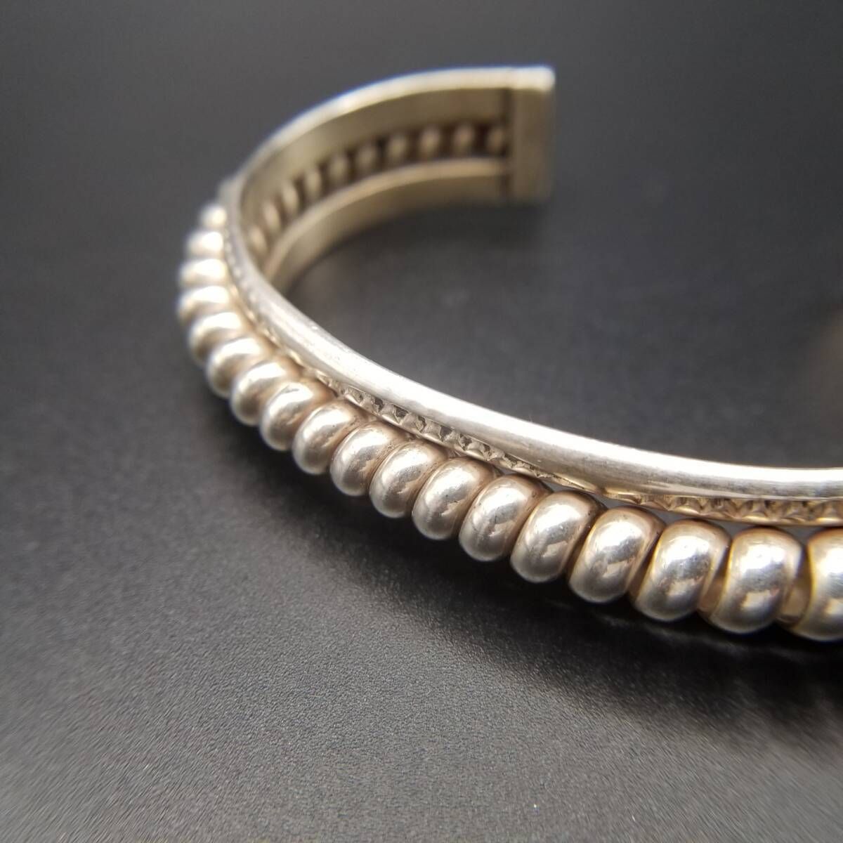 【ヴィンテージ】ナバホ族 南西部 ツイストバングル カフブレスレット SV925 ヴィンテージ】ナバホ族 南西部 ツイストバングル カフブレスレット