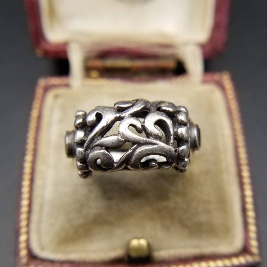 レア物・迫力の唐草柄のオニキスシルバー925リング！ レア物・迫力の唐草柄のオニキスシルバー925リング！