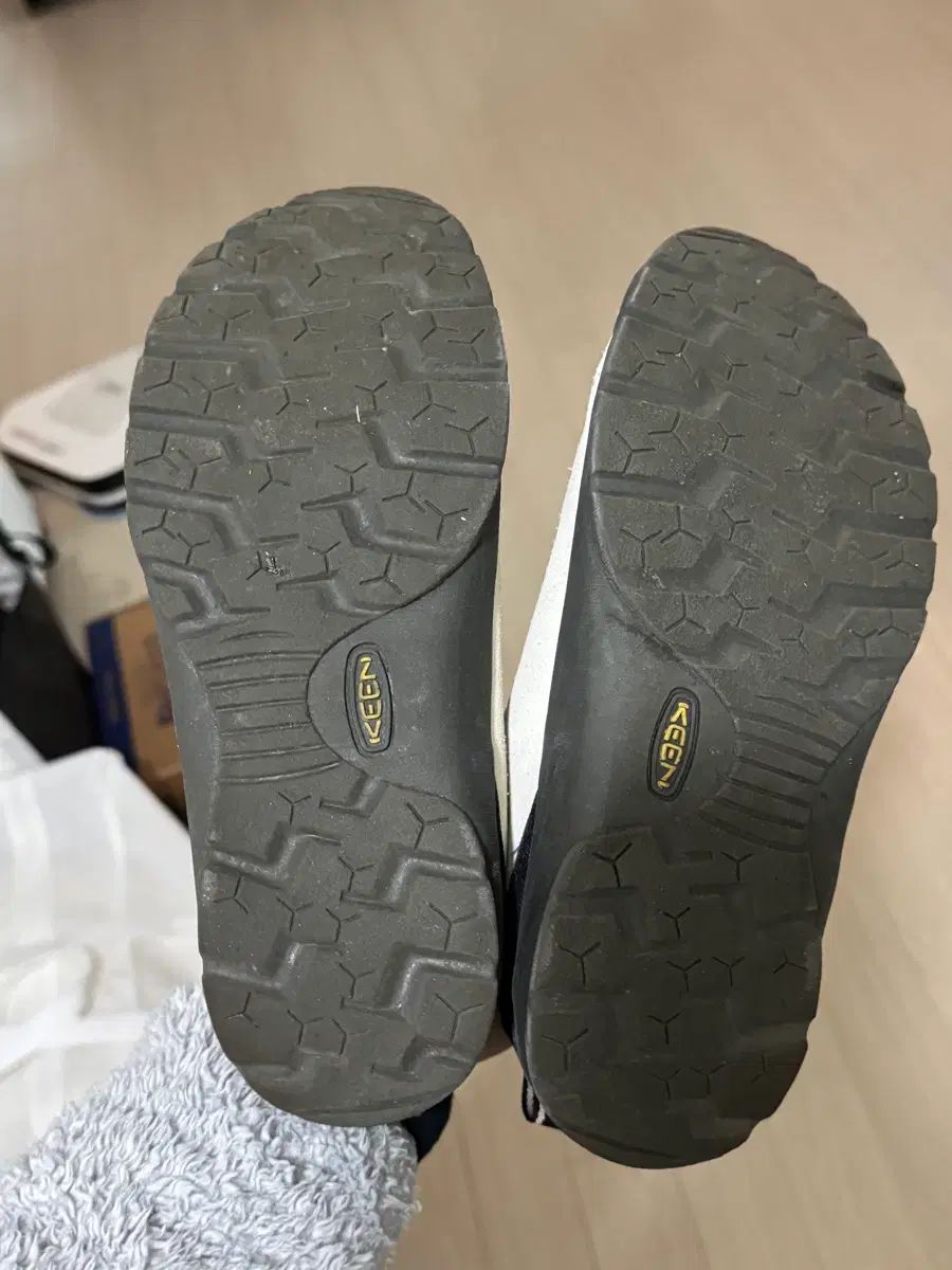 KEEN ジャスパー スニーカー 235