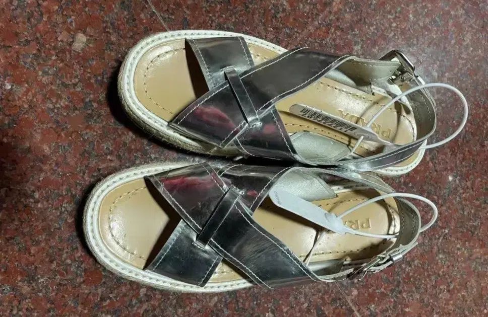 PRADA プラダ シルバー サンダル レディース 37 38 正規品 - メルカリ