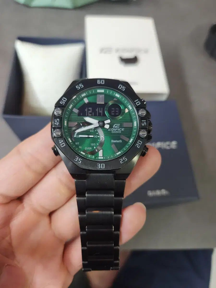 カシオ EDIFICE CASIO エディフィス グリーン ブラック メタル 時計 Bluetooth