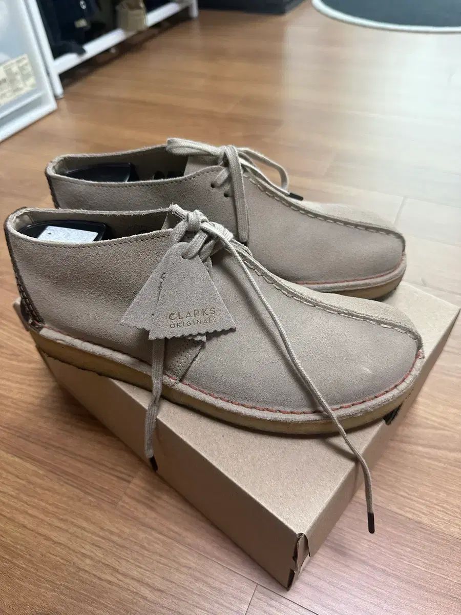 T.M.Network ホワイト Tシャツ クラークス デザートトレック サンドスウェード 270サイズ