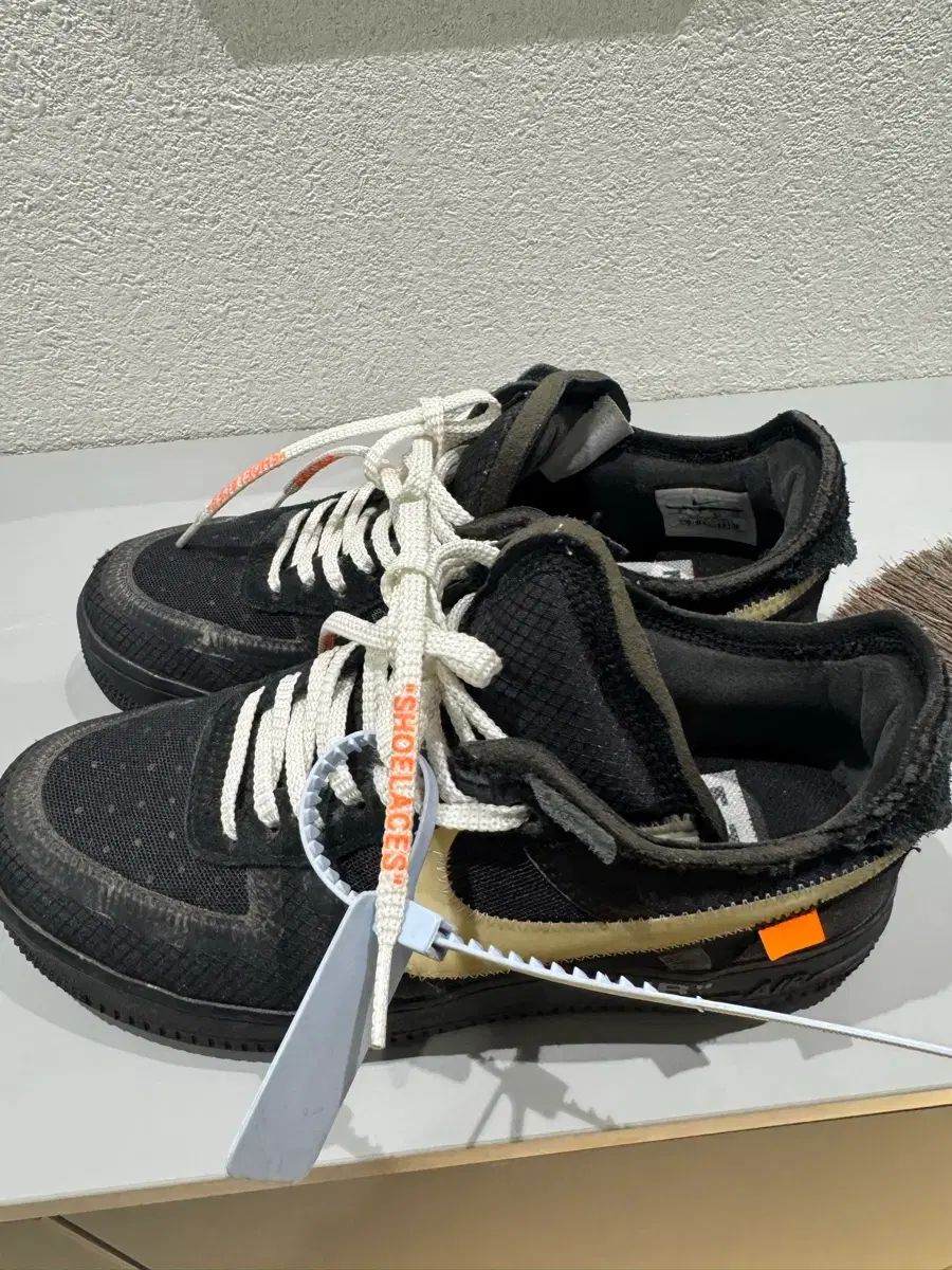 ナイキ x オフホワイト エアフォース ブラック シューレース