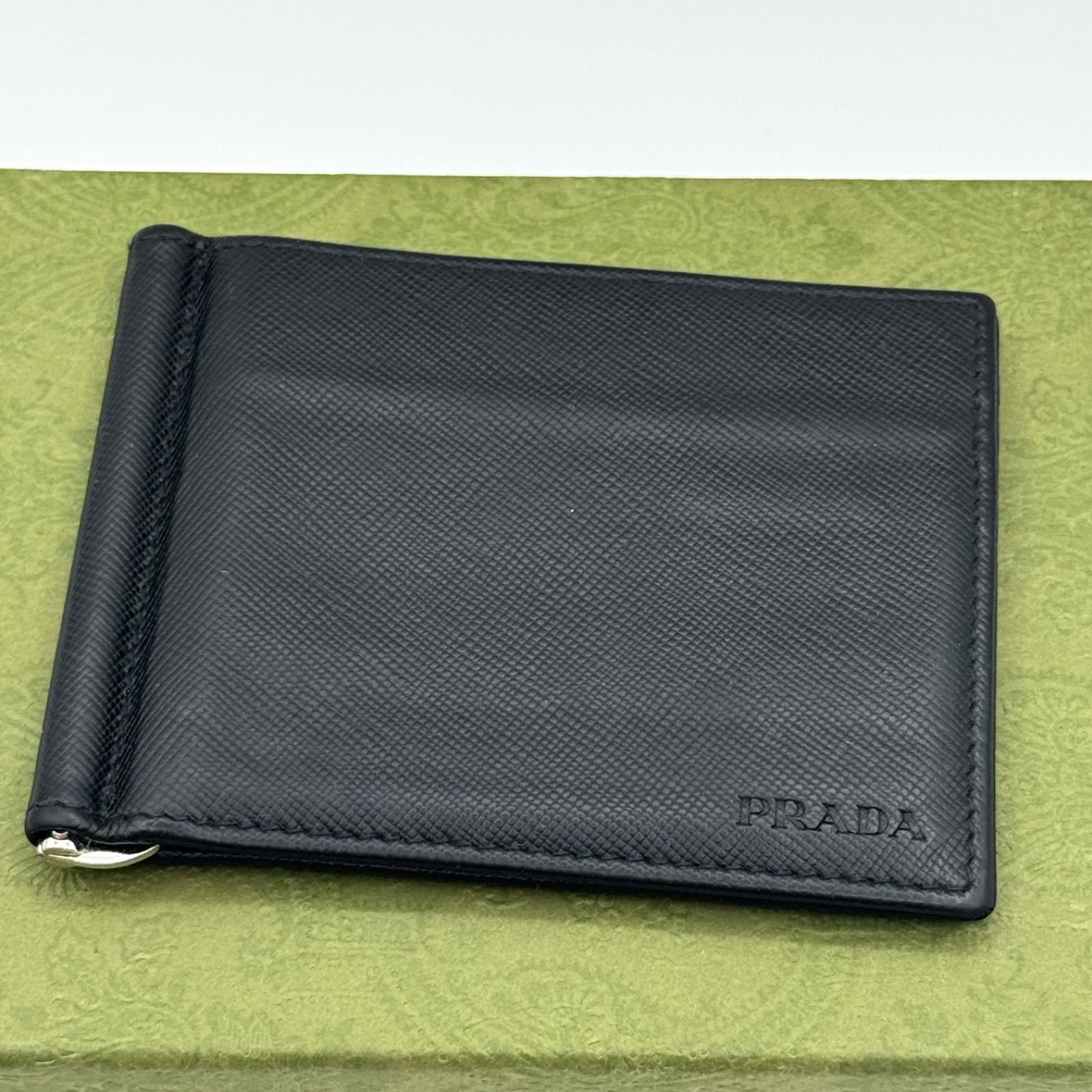 PRADA マネークリップ付き レザー 二つ折り カードケース 122111