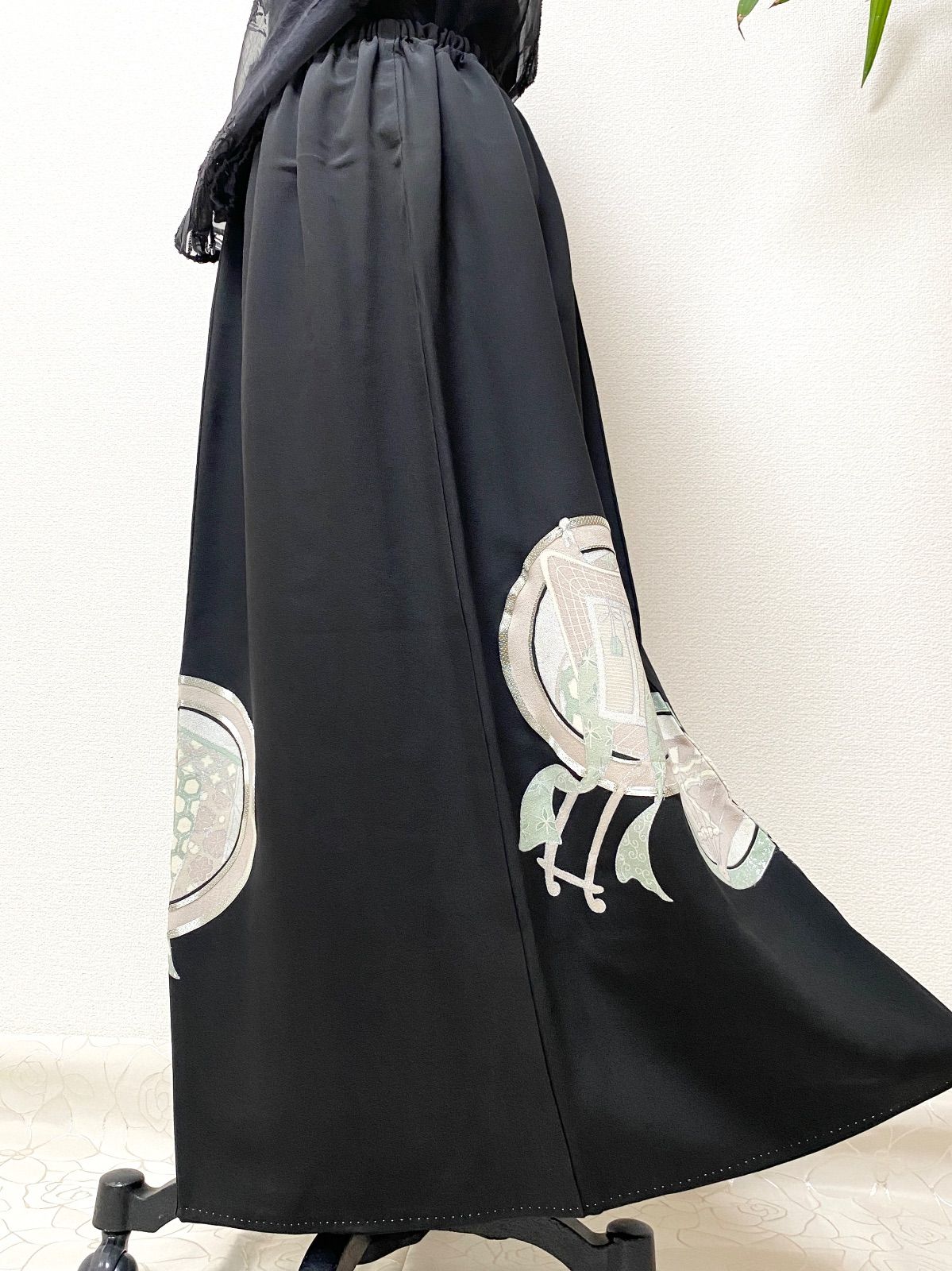  大人 セレブ着物スカートフリーサイズ1点物黒留袖着物リメイクウエストゴムロングスカートフリーサイズ みハンドメイドNO.6013 フレアスカート ロングスカート