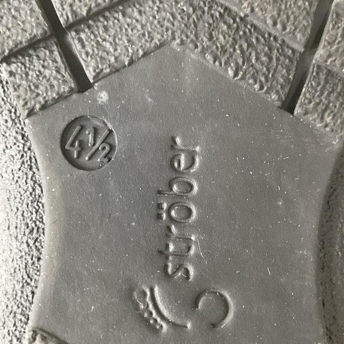 - ダークブラウン