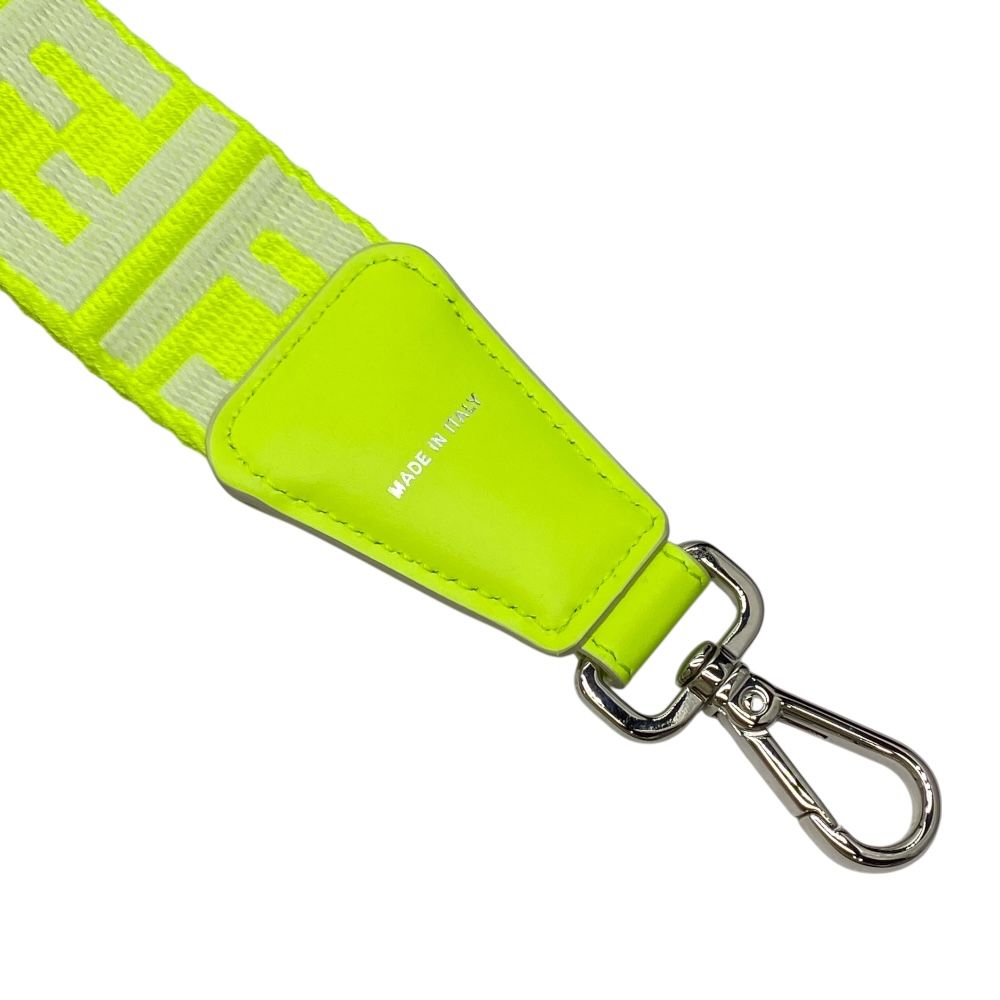 フェンディ ロング ズッカ柄 ストラップユー ショルダーストラップ アクセサリー FFロゴ シルバー ネオン イエロー FENDI コーデの幅を広げる アイテム 上質仕上げ