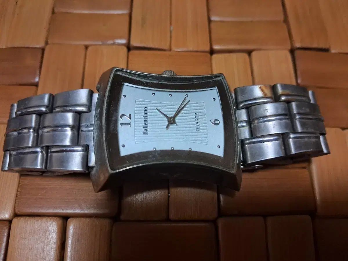 Ballenciano クオーツ メタル ウォッチ