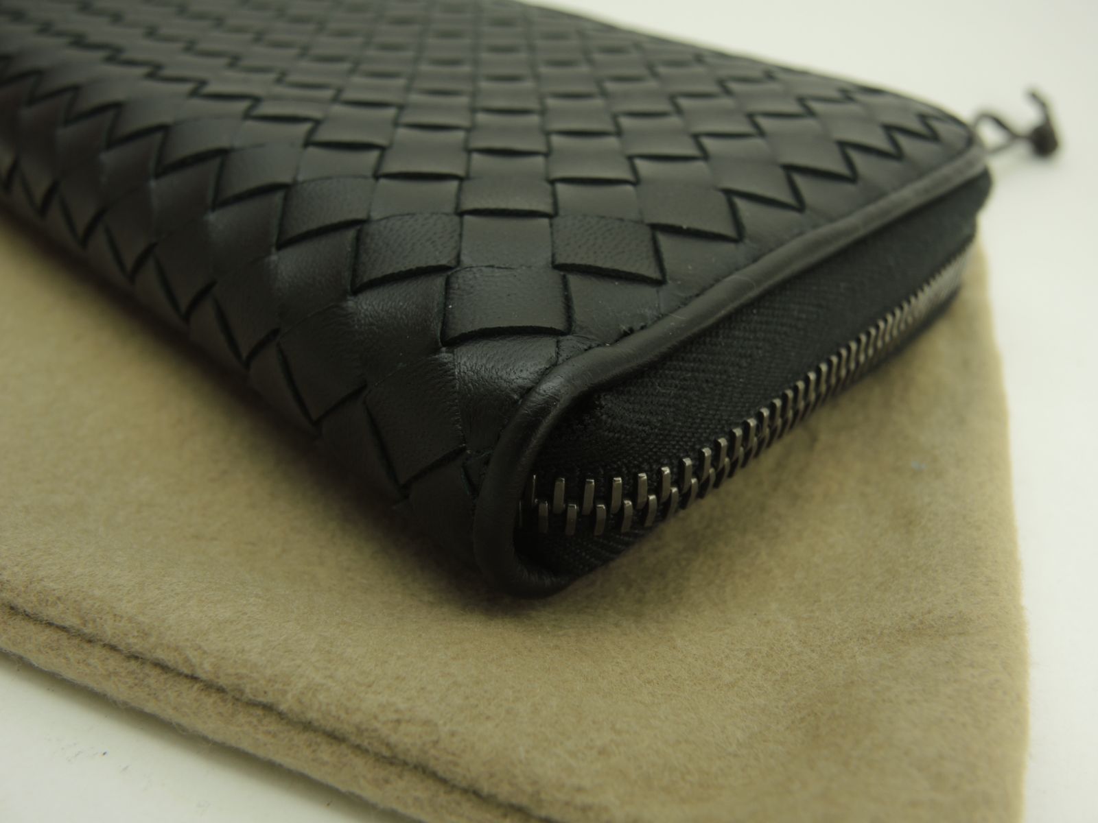 ボッテガヴェネタ ロングウォレット イントレチャート レザー黒 ジップ