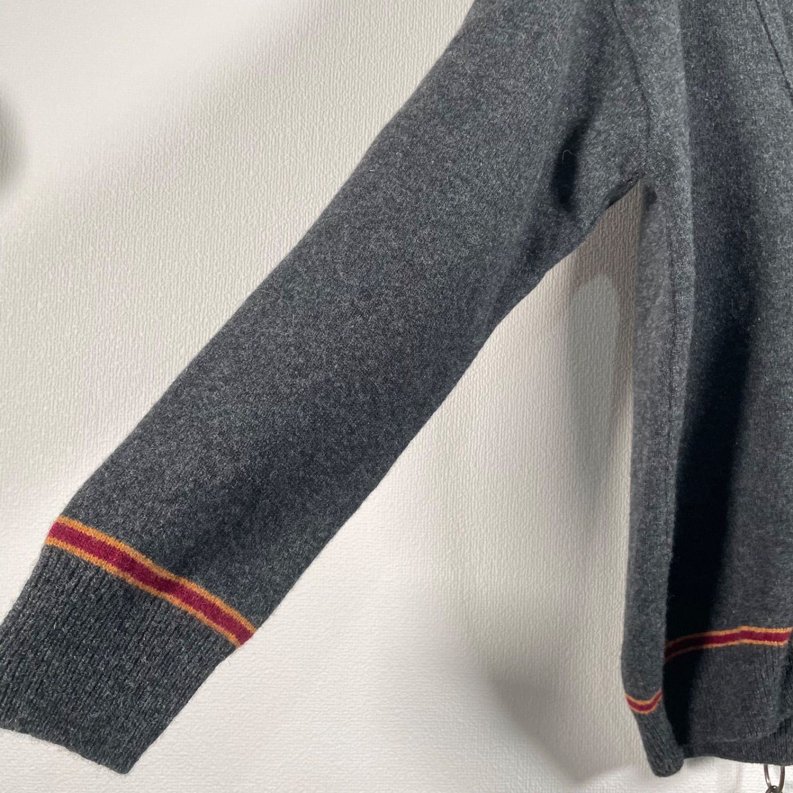  スコットランド製 USJ ハリーポッター グリフィンドール Vネック スクールカーディガン ウール ユニセックス Mサイズ グレー系 長袖 カーディガン ボレロ アンサンブル