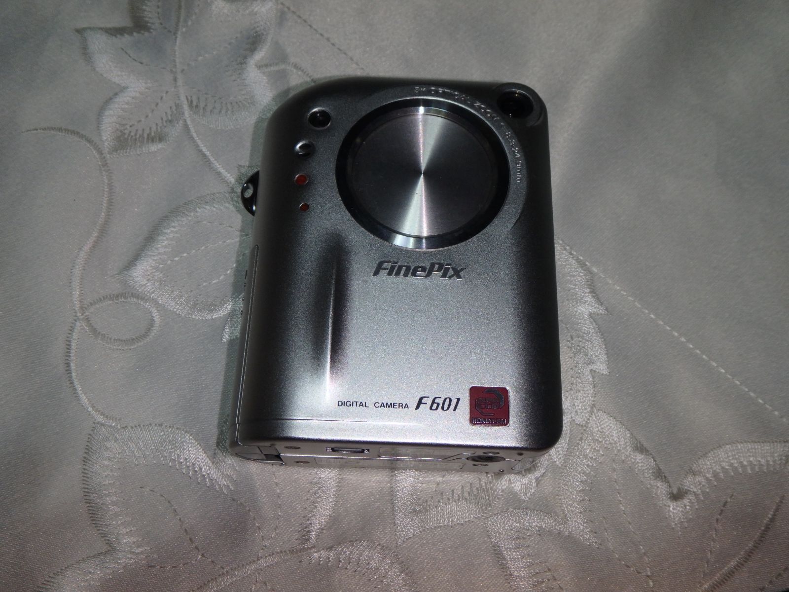 動作品 FUJIFILM F601 FinePix デジタルカメラ - メルカリ