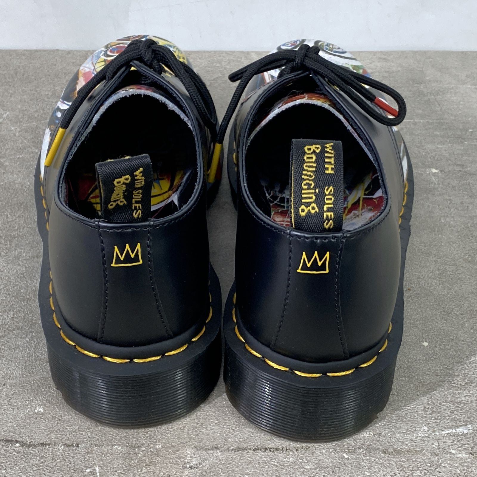 美品 Dr.Martens ドクターマーチン ×BASQUIAT バスキア 3ホール レザー シューズ UK6 ブラック×マルチカラー 箱 タグ有 1461 26320001 25l菊TK