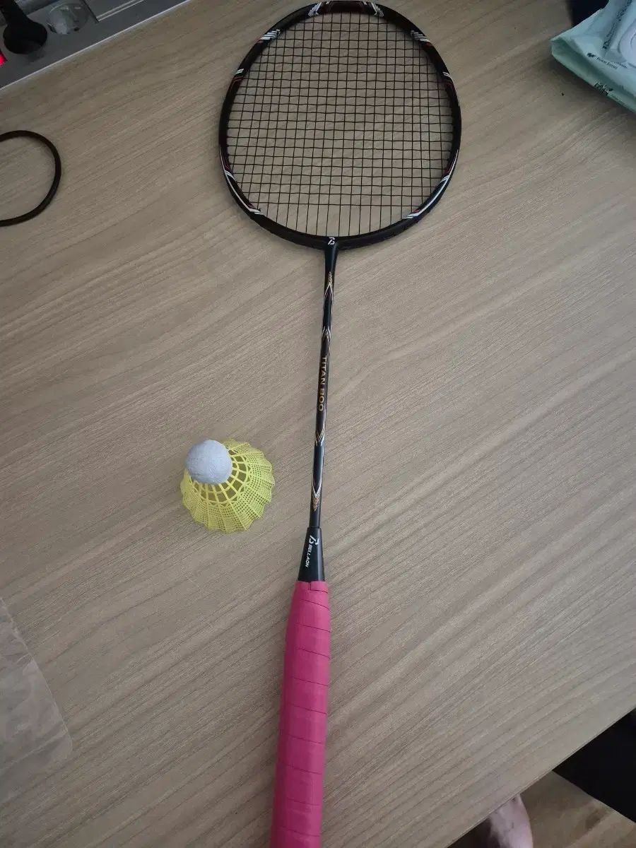 成人バドミントンラケット ベラオン タイタン 800